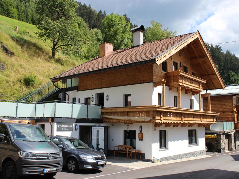 Grosses Haus mit privater Terrasse Restaurants in  Ferienwohnung  Neukirchen am Großvenediger