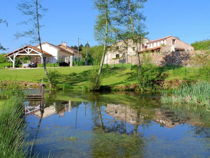 Ferienhaus auf einem Domain mit Pool neben dem Go