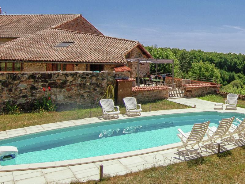 Schönes Anwesen mit 2 beheizten Pools in N&au Ferienhaus in Frankreich